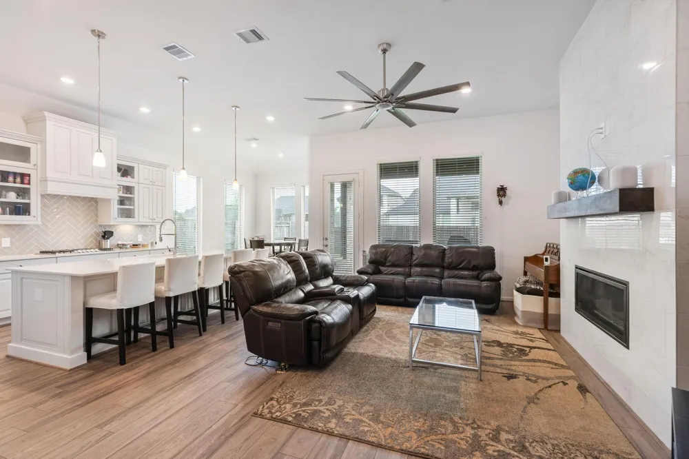 1329 Knollbridge Point Lane Pinehurst, TX 77362