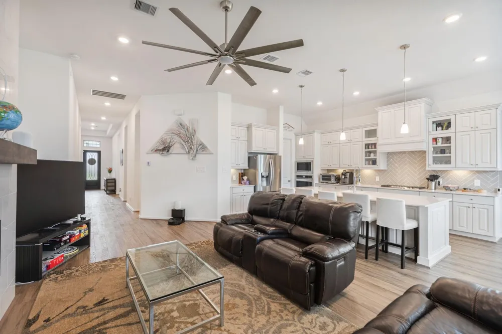 1329 Knollbridge Point Lane Pinehurst, TX 77362