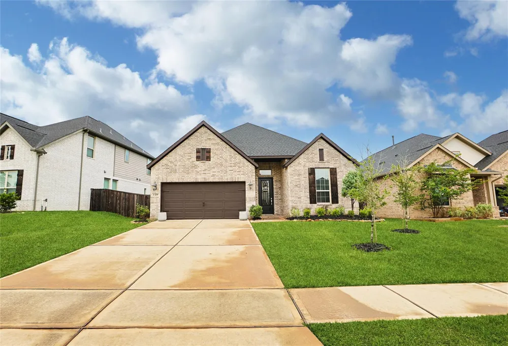 1329 Knollbridge Point Lane Pinehurst, TX 77362