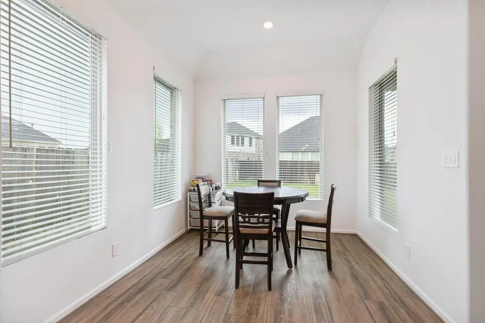 1329 Knollbridge Point Lane Pinehurst, TX 77362