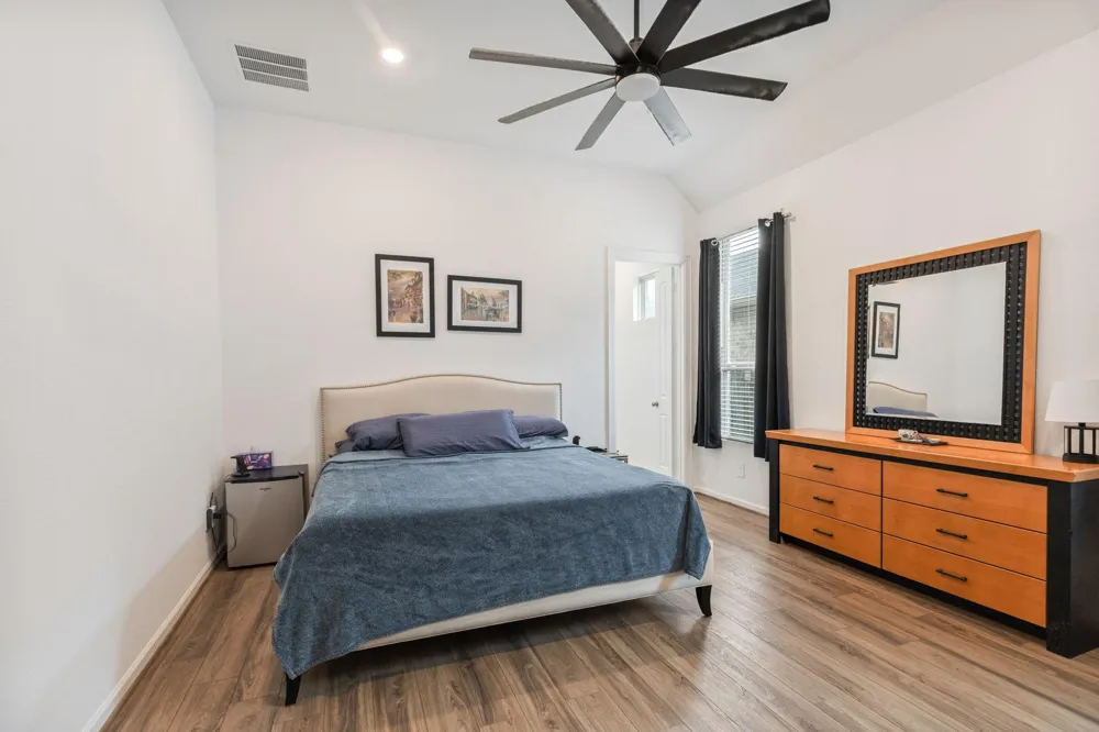 1329 Knollbridge Point Lane Pinehurst, TX 77362