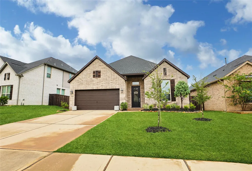1329 Knollbridge Point Lane Pinehurst, TX 77362