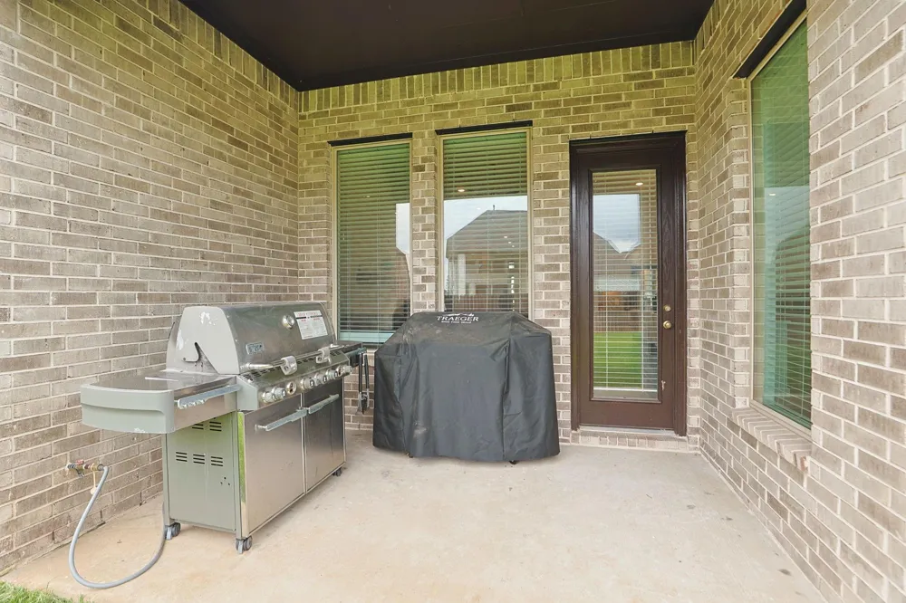1329 Knollbridge Point Lane Pinehurst, TX 77362