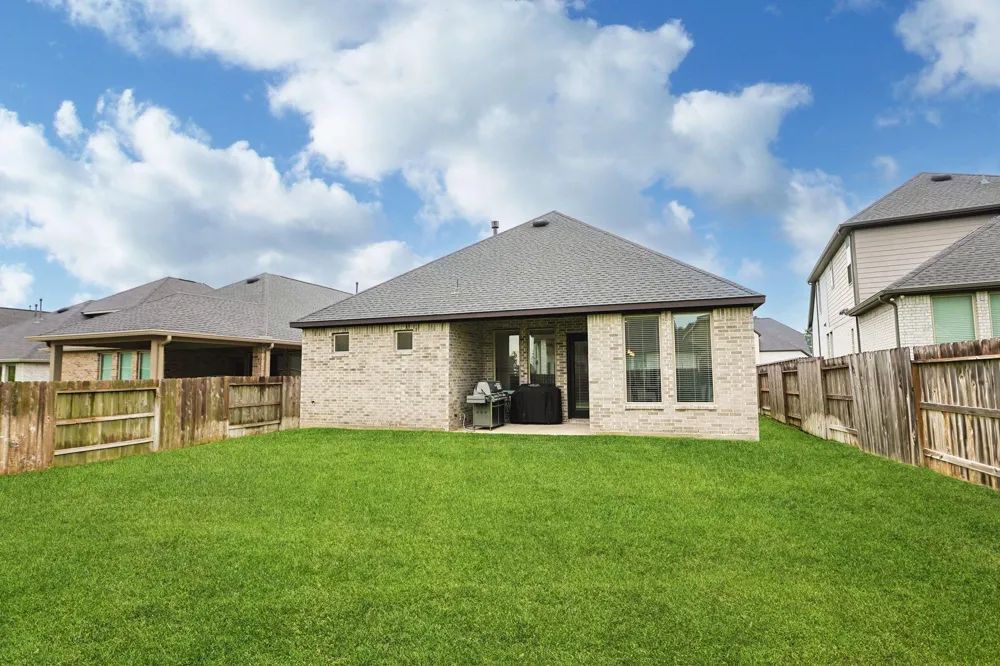 1329 Knollbridge Point Lane Pinehurst, TX 77362