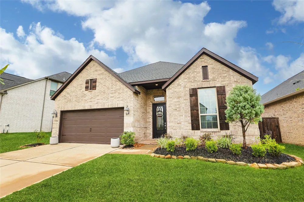 1329 Knollbridge Point Lane Pinehurst, TX 77362