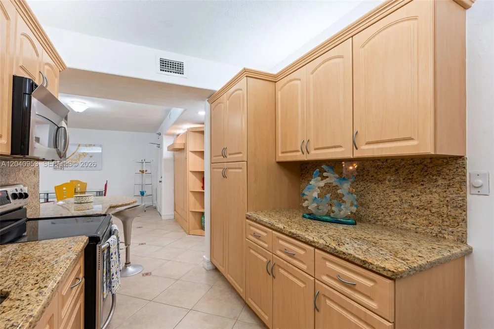 10185 Collins Ave #521 Bal Harbour, FL 33154