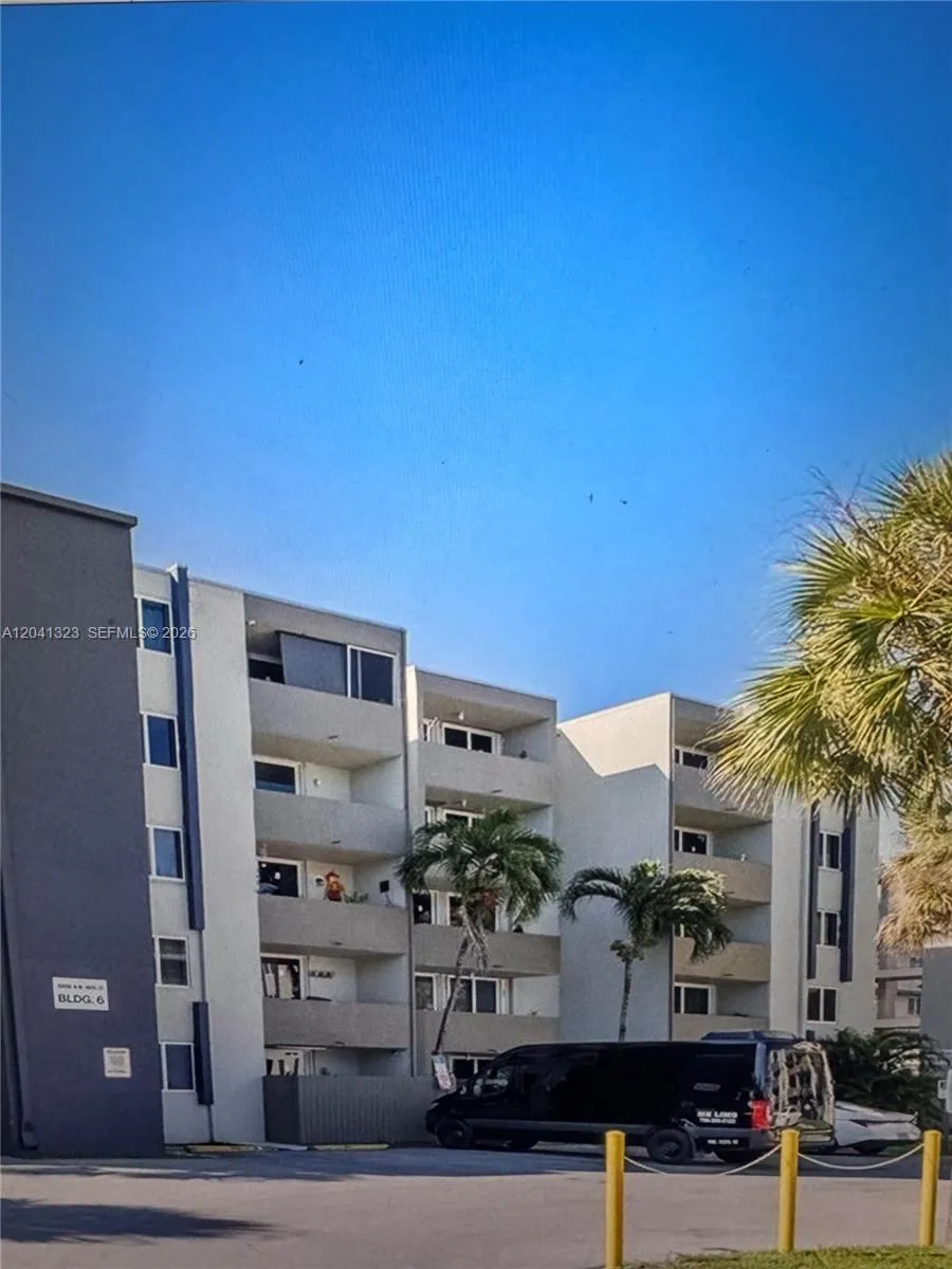 10090 NW 80th Ct #1241 Hialeah Gardens, FL 33016
