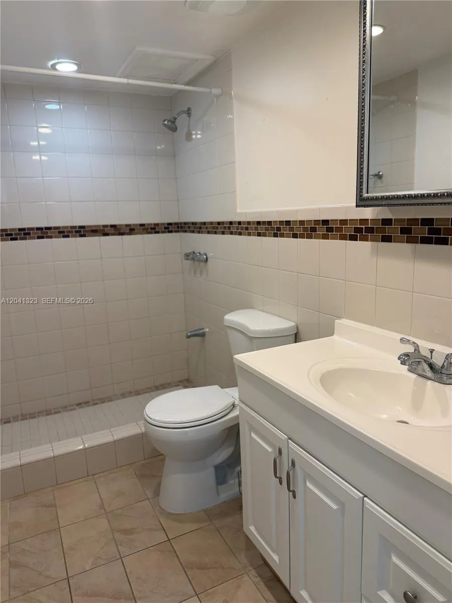 10090 NW 80th Ct #1241 Hialeah Gardens, FL 33016