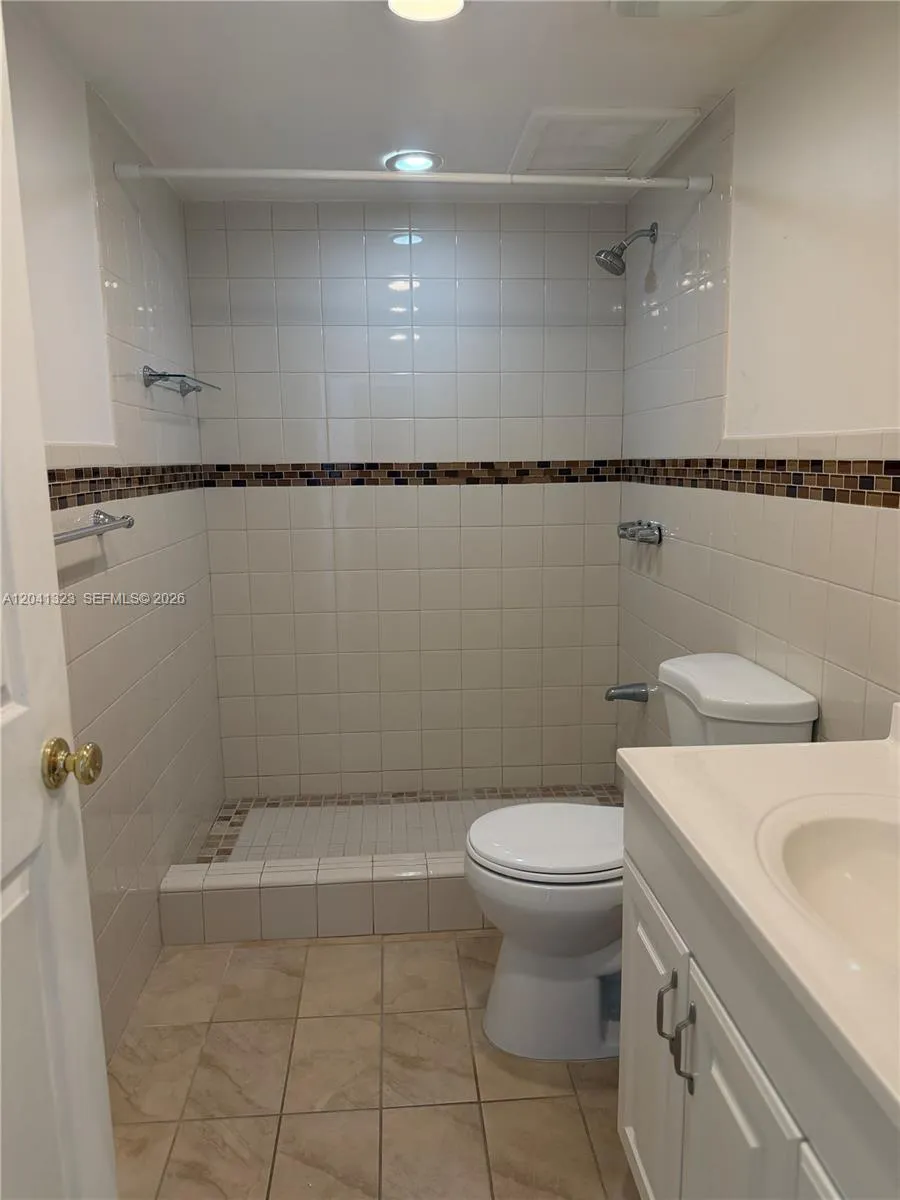 10090 NW 80th Ct #1241 Hialeah Gardens, FL 33016