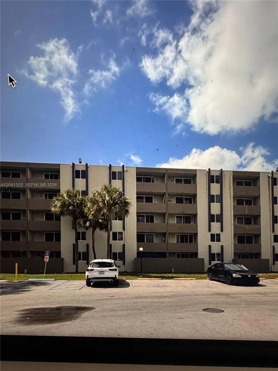 10090 NW 80th Ct #1241 Hialeah Gardens, FL 33016