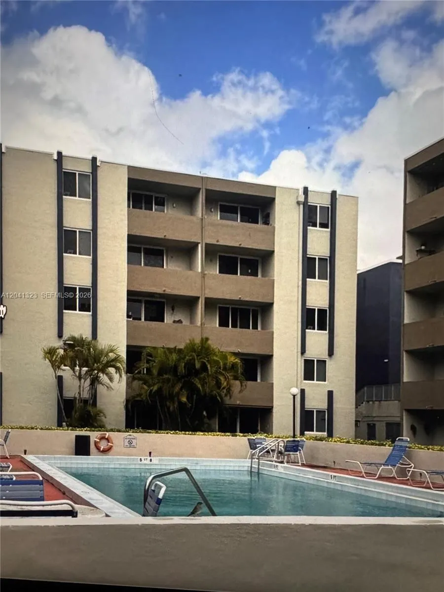 10090 NW 80th Ct #1241 Hialeah Gardens, FL 33016