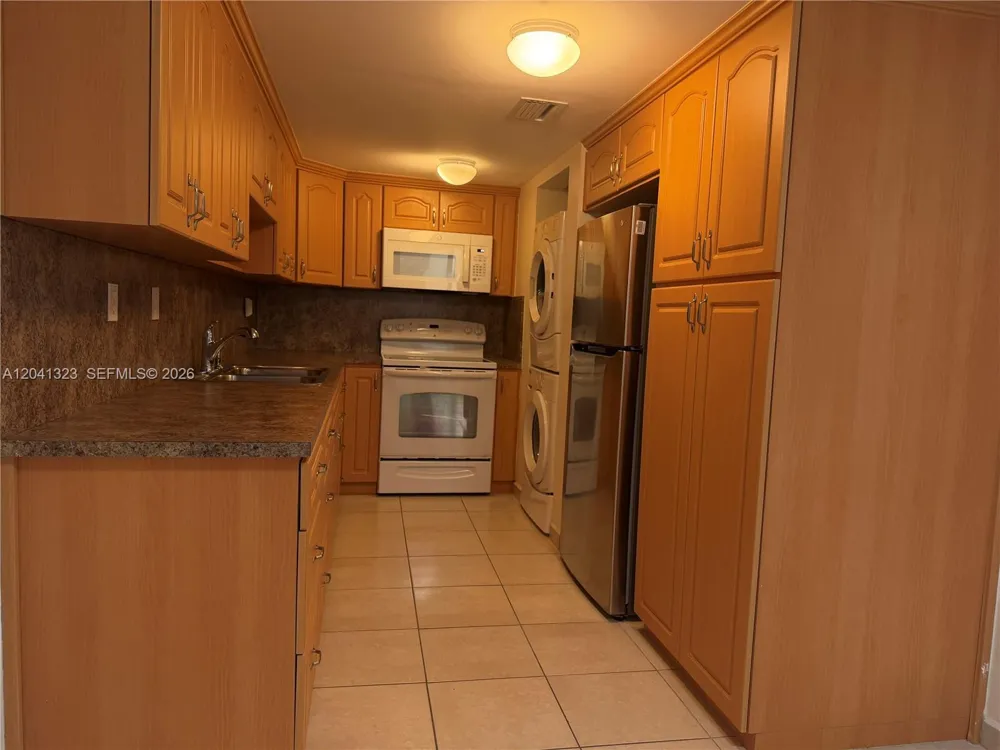 10090 NW 80th Ct #1241 Hialeah Gardens, FL 33016