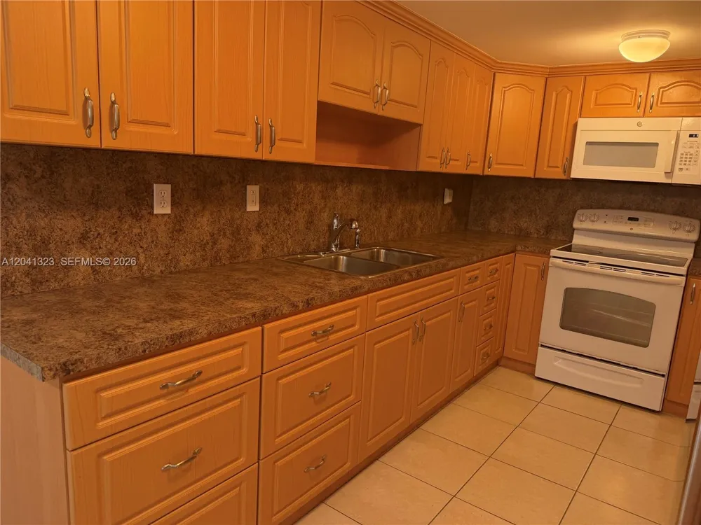 10090 NW 80th Ct #1241 Hialeah Gardens, FL 33016