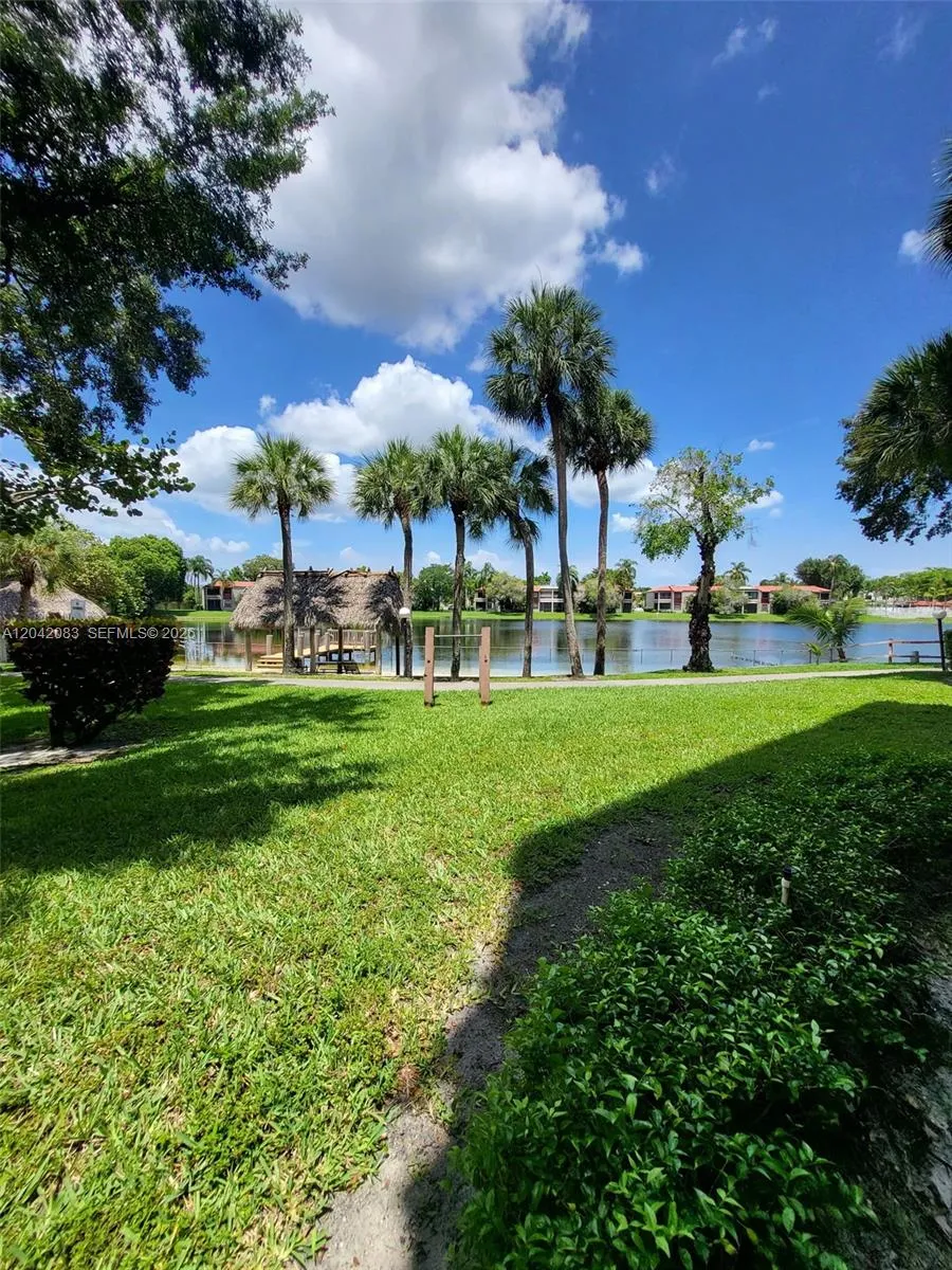900 Colony Point Cir #107 Pembroke Pines, FL 33026
