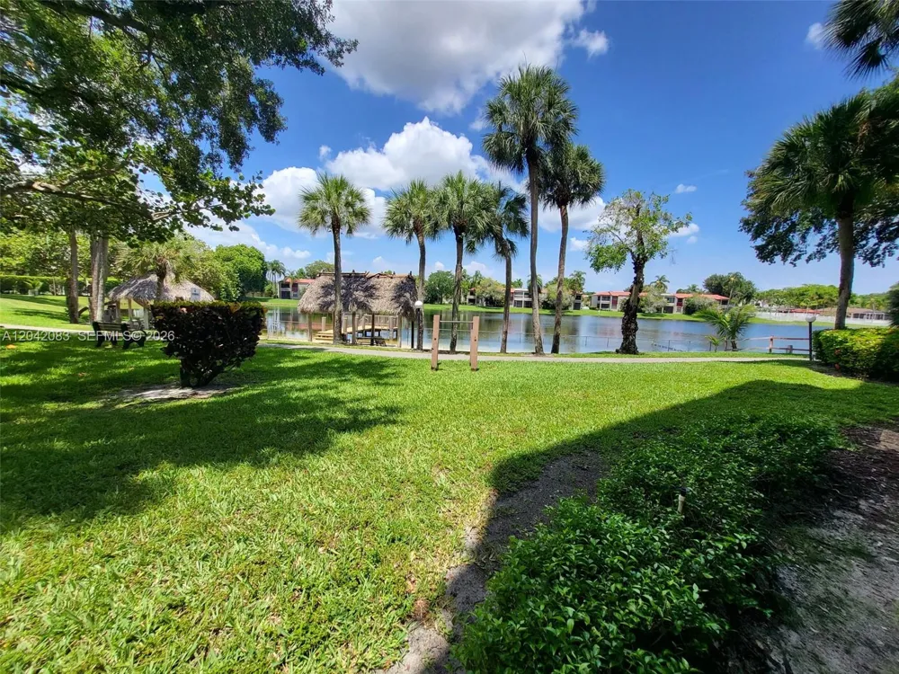 900 Colony Point Cir #107 Pembroke Pines, FL 33026