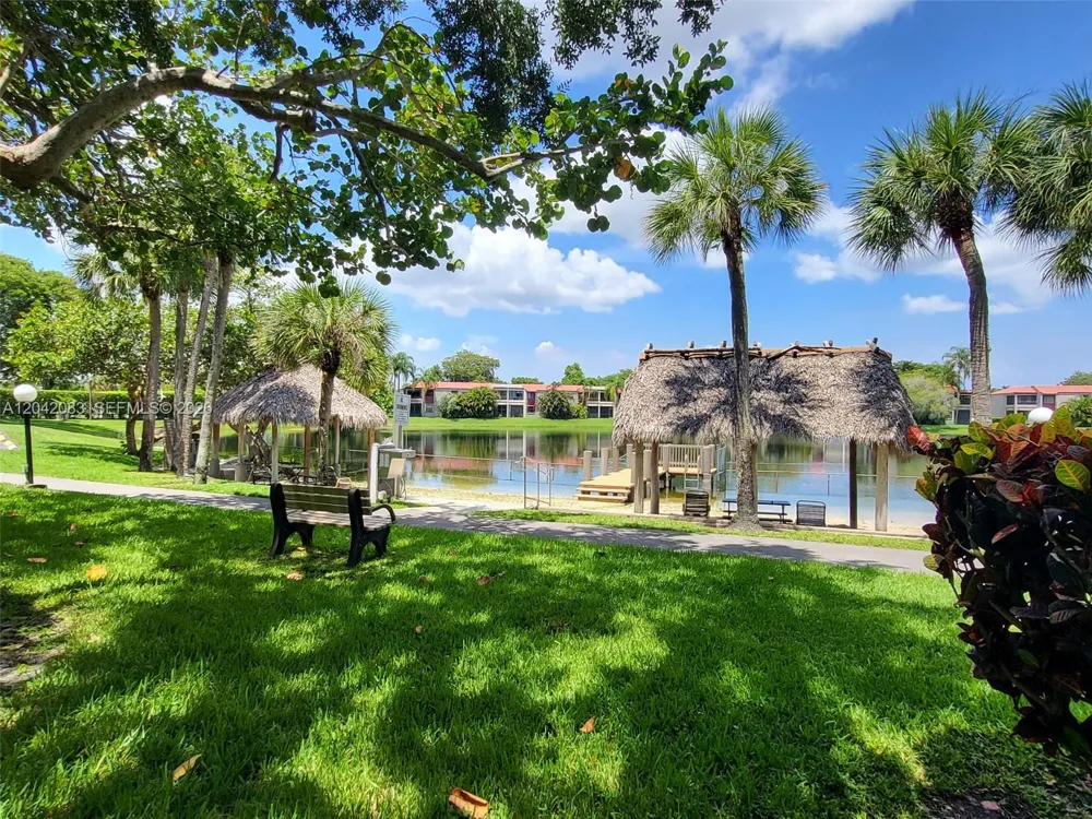 900 Colony Point Cir #107 Pembroke Pines, FL 33026