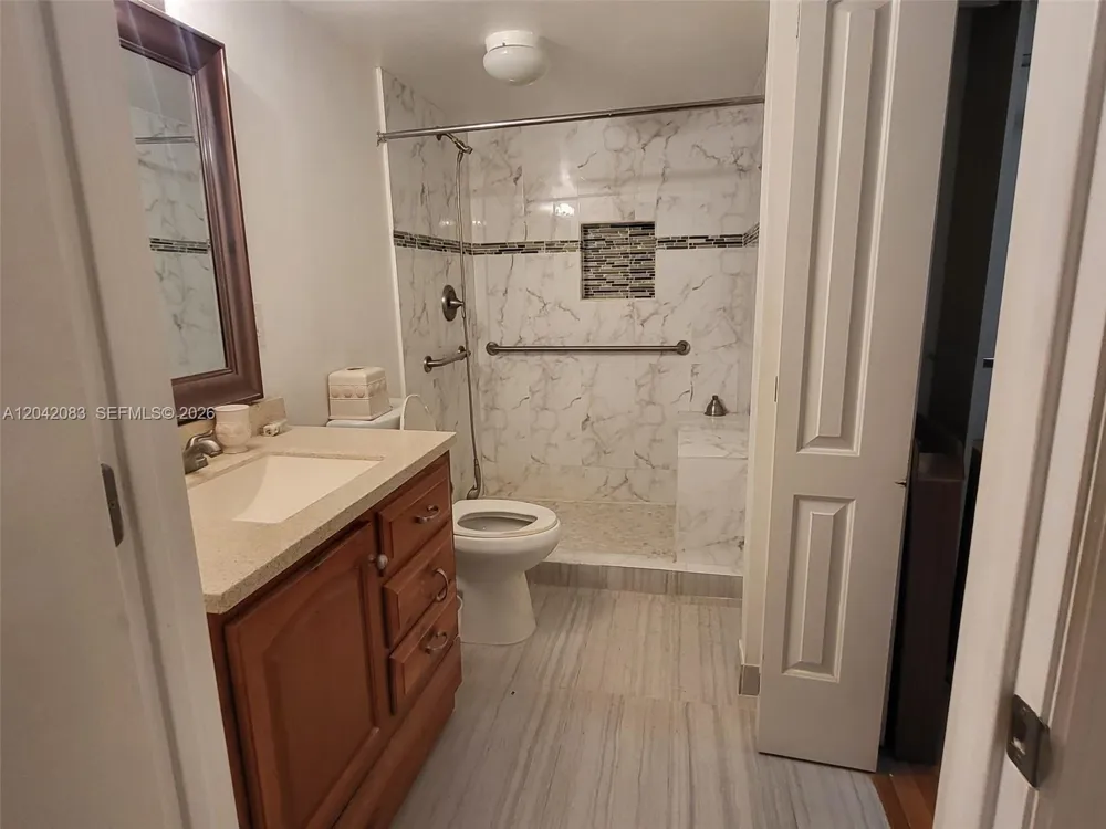 900 Colony Point Cir #107 Pembroke Pines, FL 33026