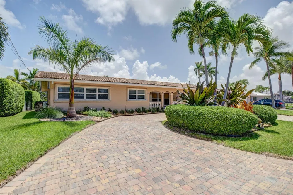 1920 Waters Edge Pompano Beach, FL 33062