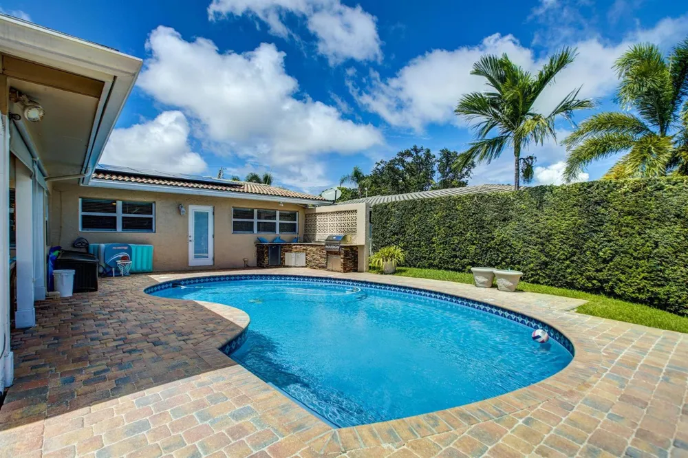 1920 Waters Edge Pompano Beach, FL 33062