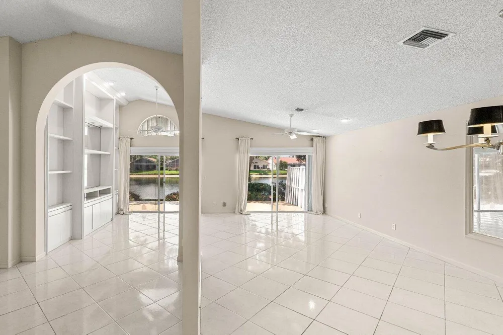 9763 Harbour Lake Circle S Boynton Beach, FL 33437