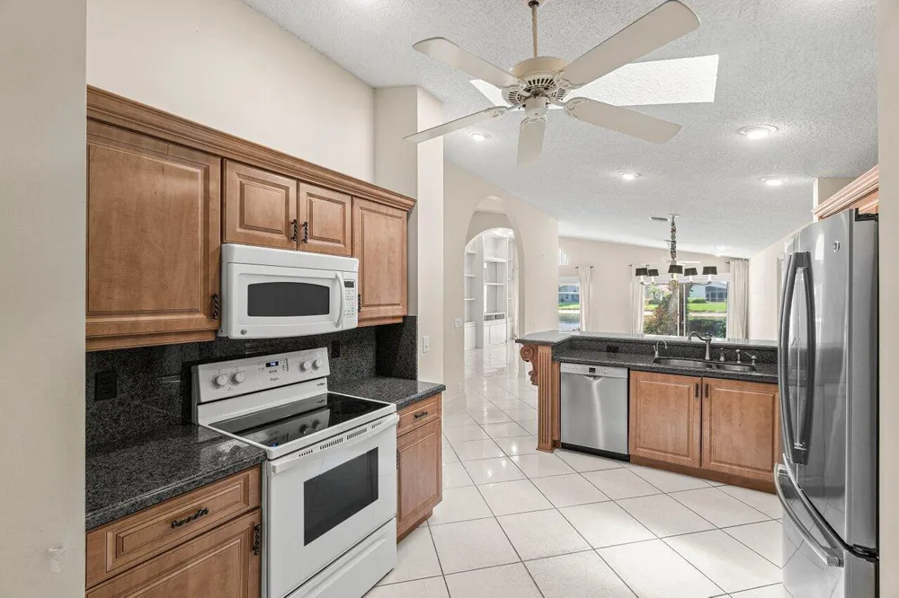 9763 Harbour Lake Circle S Boynton Beach, FL 33437