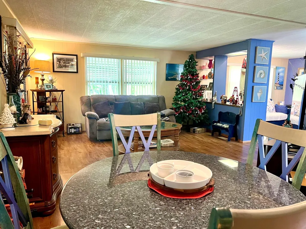 8011 SE Homestead Avenue Hobe Sound, FL 33455