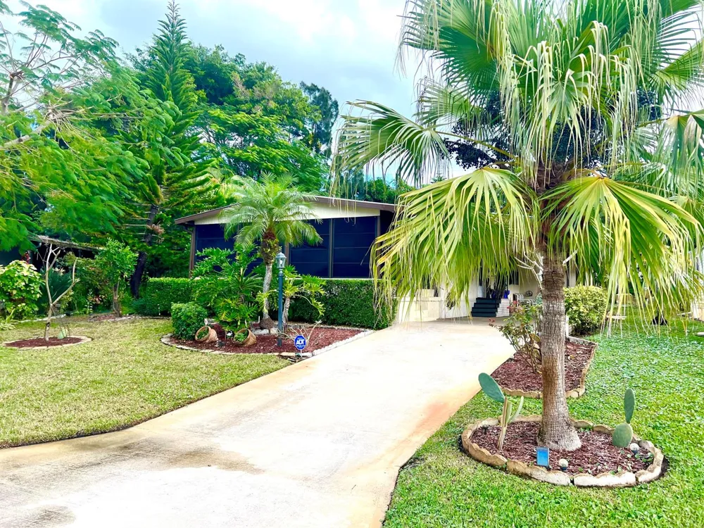 8011 SE Homestead Avenue Hobe Sound, FL 33455