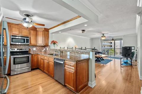 325 SE 11th Ter #308