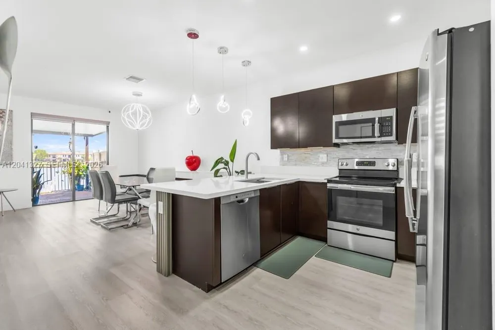 3401 W 94th Ter Hialeah, FL 33018