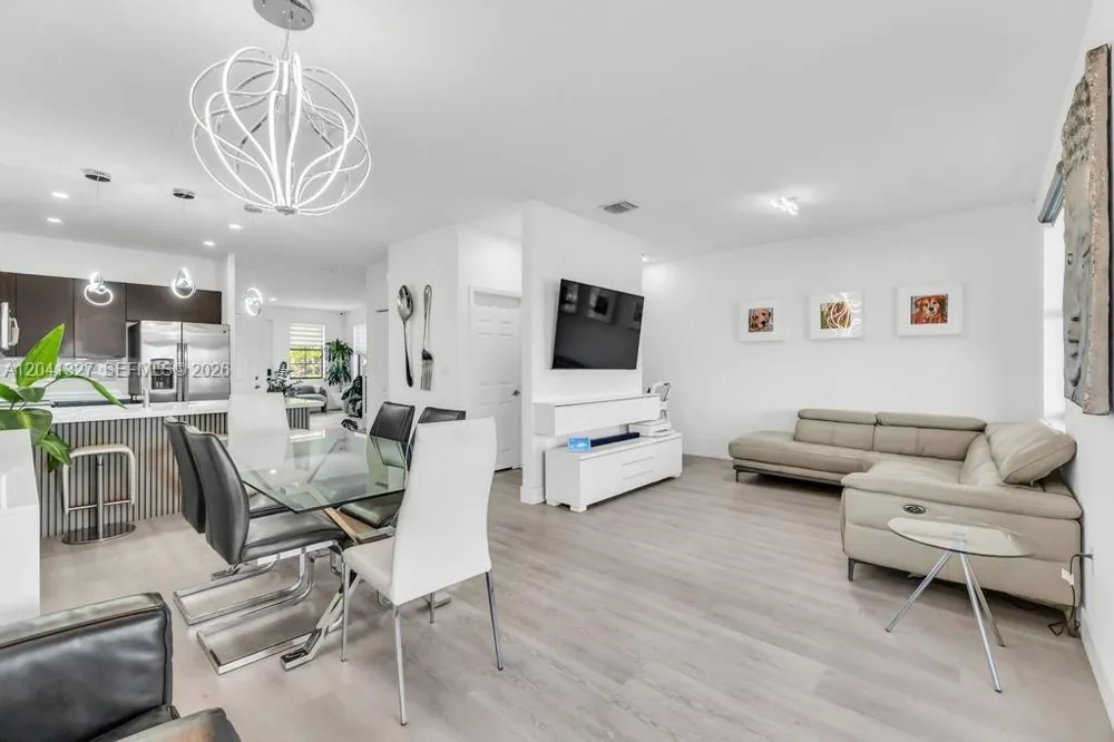 3401 W 94th Ter Hialeah, FL 33018