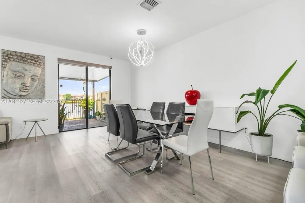 3401 W 94th Ter Hialeah, FL 33018