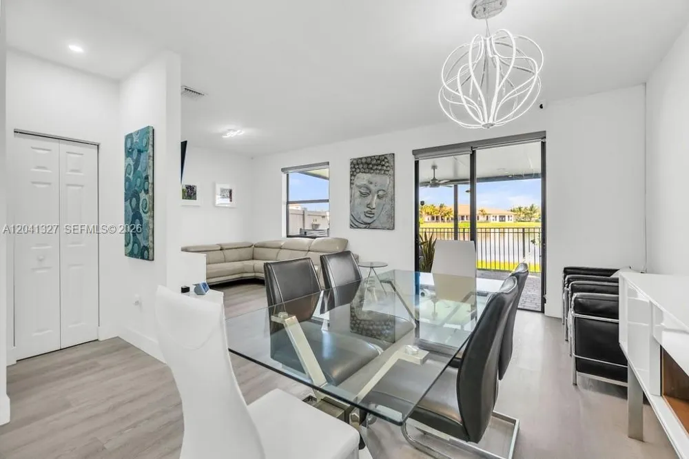 3401 W 94th Ter Hialeah, FL 33018