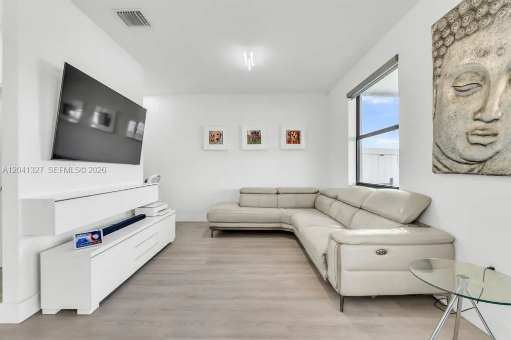 3401 W 94th Ter Hialeah, FL 33018