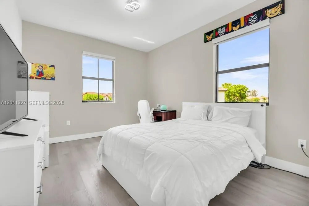3401 W 94th Ter Hialeah, FL 33018