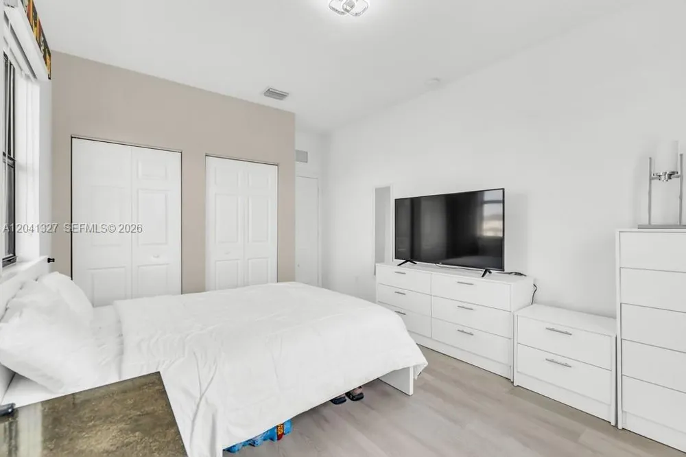 3401 W 94th Ter Hialeah, FL 33018