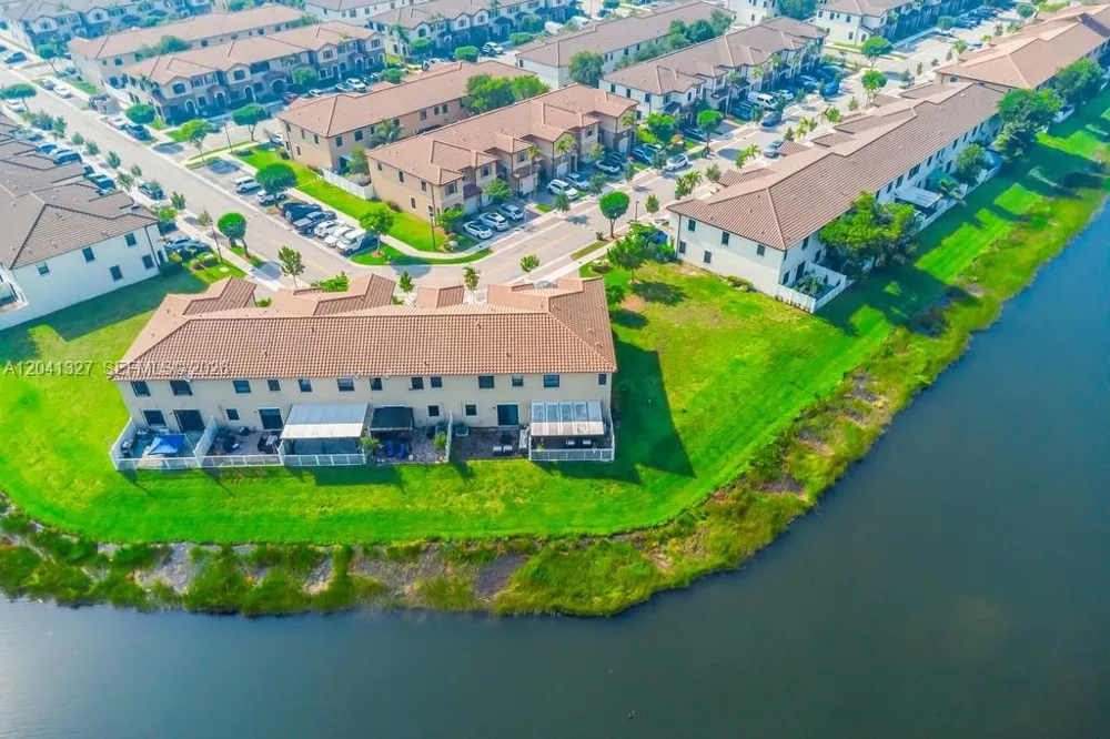 3401 W 94th Ter Hialeah, FL 33018