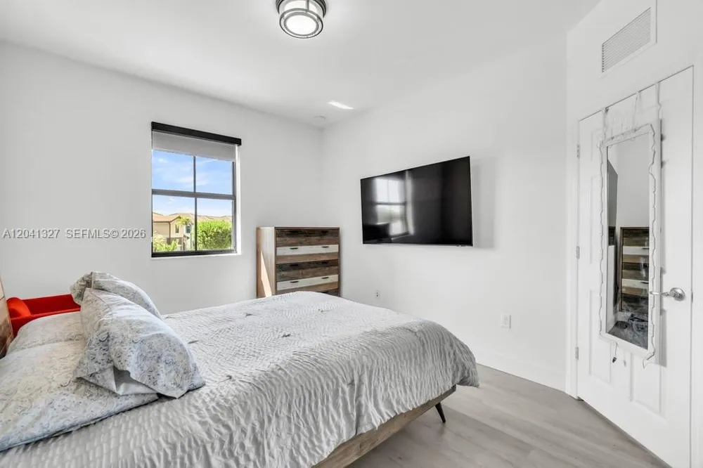 3401 W 94th Ter Hialeah, FL 33018
