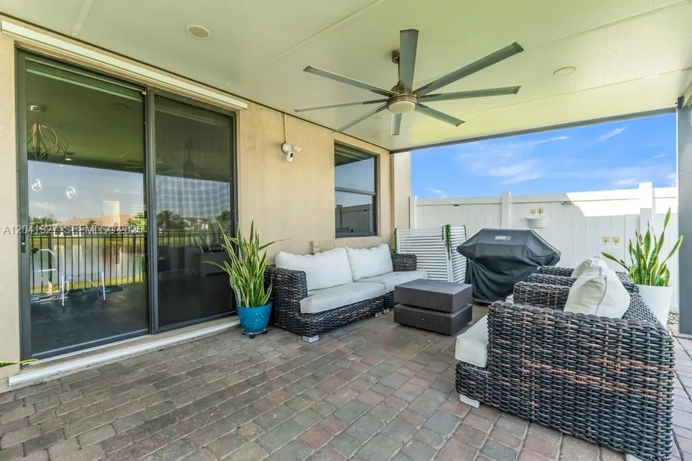 3401 W 94th Ter Hialeah, FL 33018