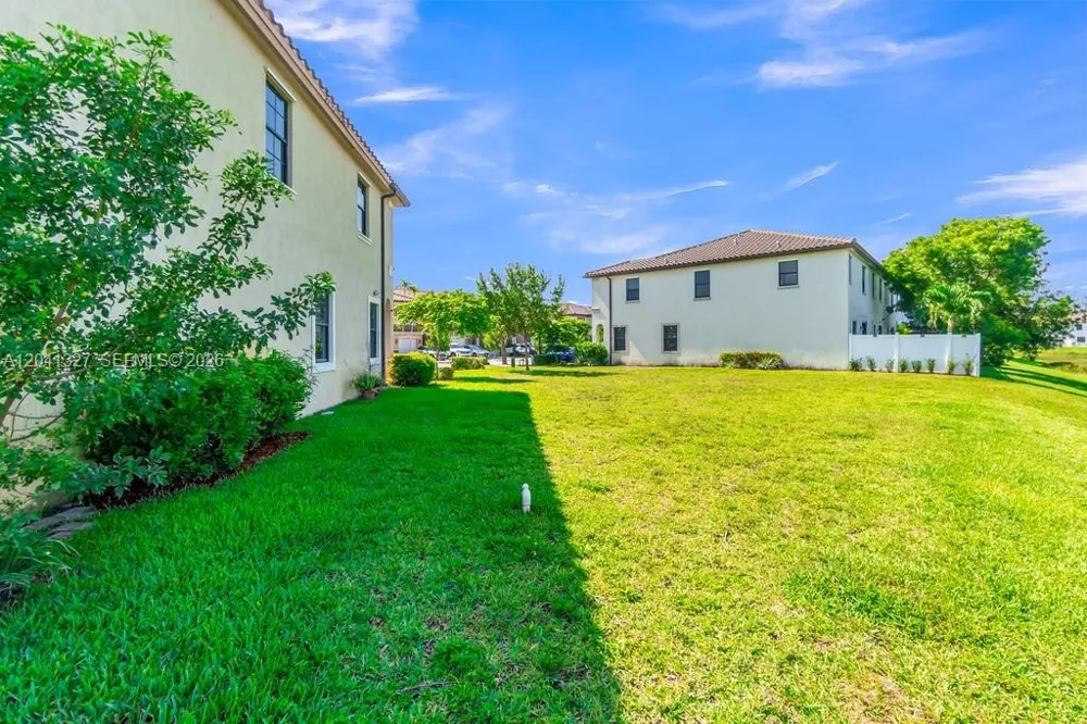 3401 W 94th Ter Hialeah, FL 33018