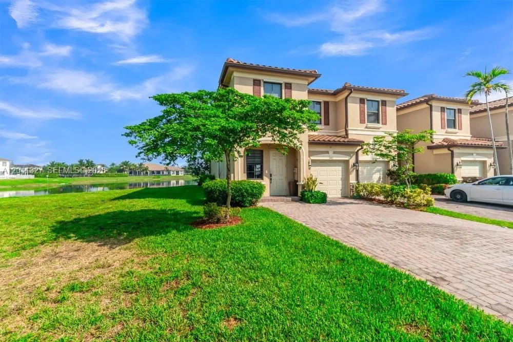3401 W 94th Ter Hialeah, FL 33018