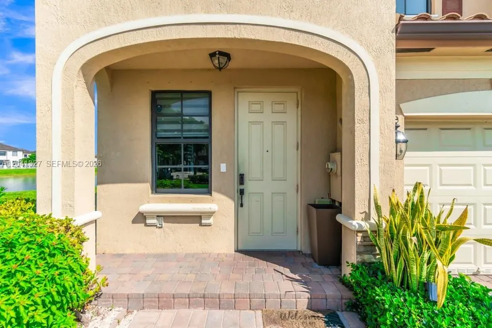 3401 W 94th Ter Hialeah, FL 33018