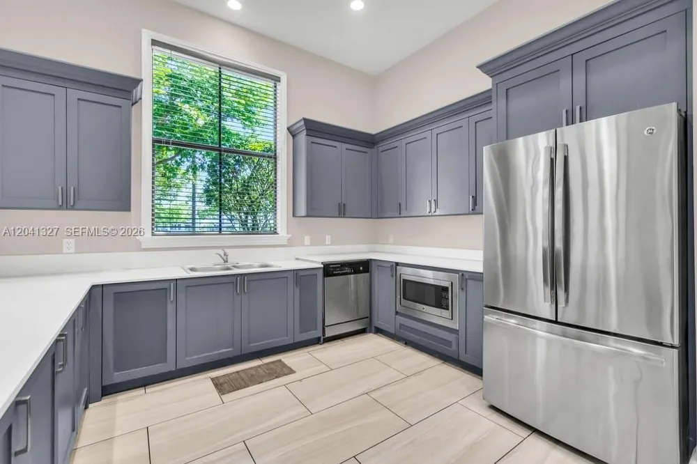 3401 W 94th Ter Hialeah, FL 33018