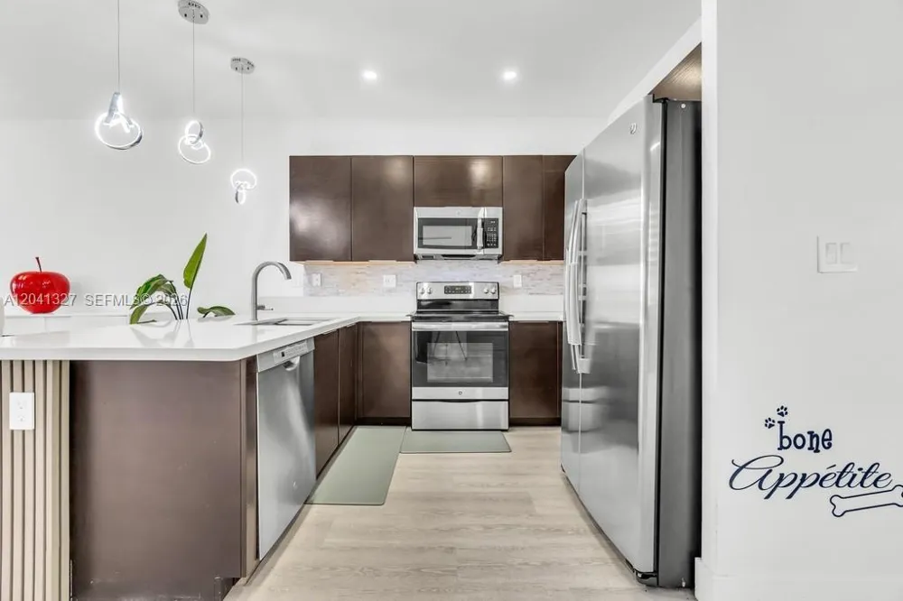 3401 W 94th Ter Hialeah, FL 33018