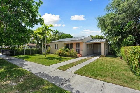 2750 NW 4th St