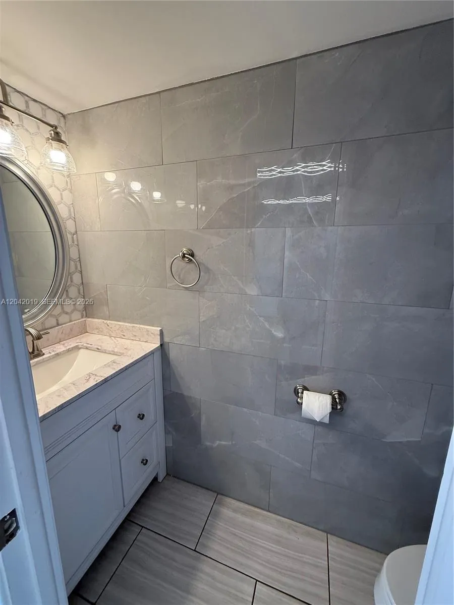 2606 NE 10 ST #2606 Hallandale Beach, FL 33009