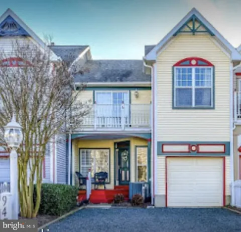 945 YACHT CLUB DRIVE