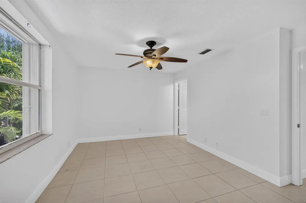 946 Summit Lake Drive West Palm Beach, FL 33406