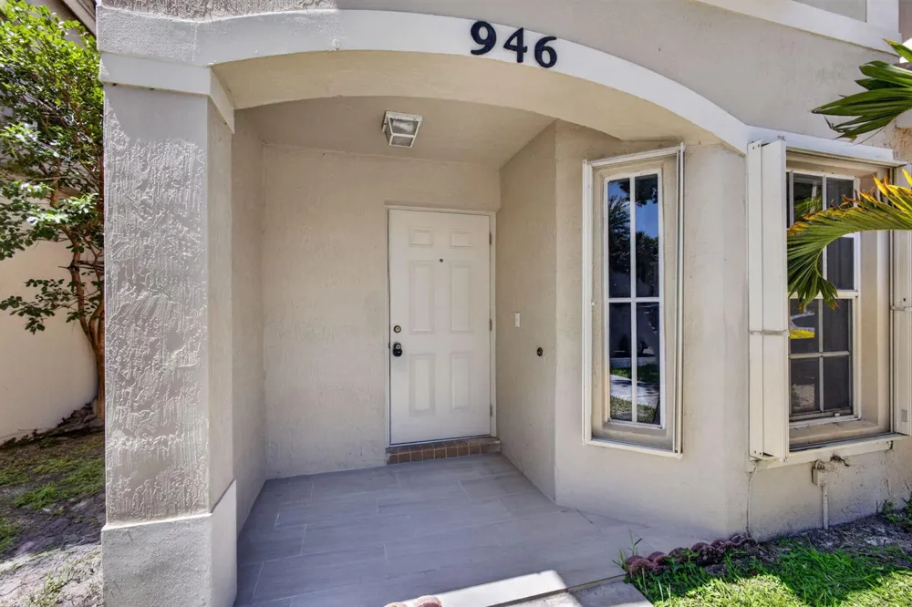 946 Summit Lake Drive West Palm Beach, FL 33406