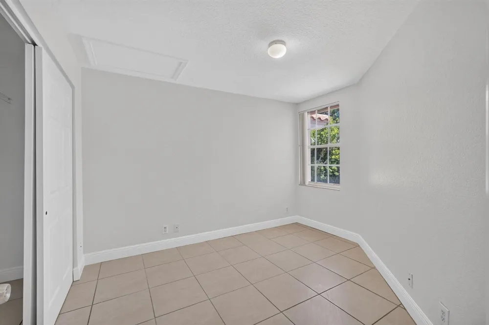 946 Summit Lake Drive West Palm Beach, FL 33406