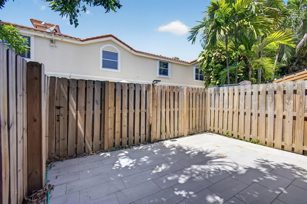 946 Summit Lake Drive West Palm Beach, FL 33406